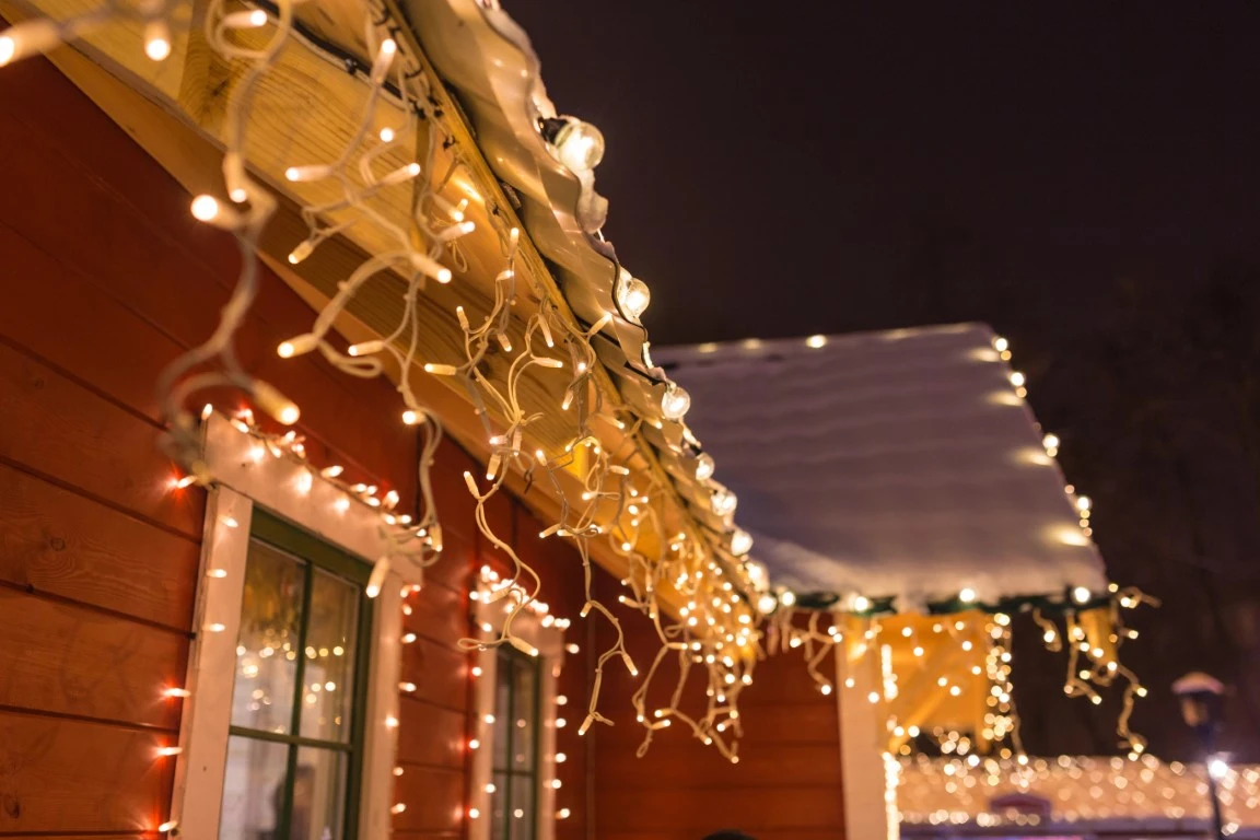 The 6 Benefits of Investing in Professional Christmas Light Takedown Christmas light takedown in Parker, Colorado