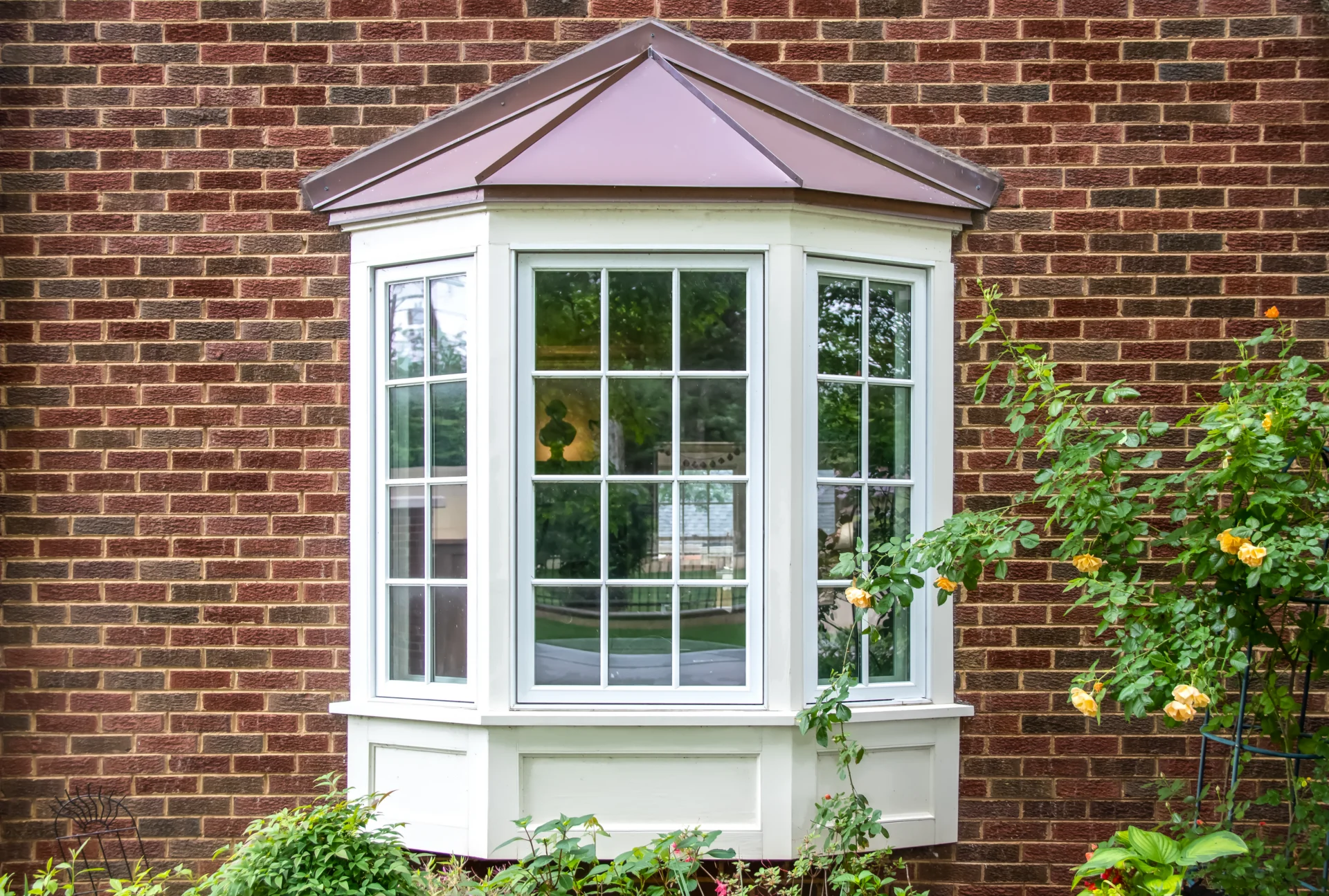 Expert Tips for Cleaning Older Windows in Historic Homes 